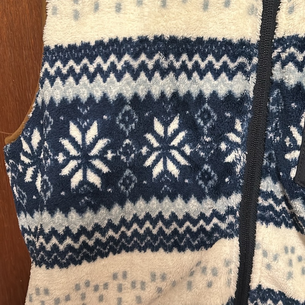 NWT ASOS Hooded Fluffy Vest - Picture 2 of 8